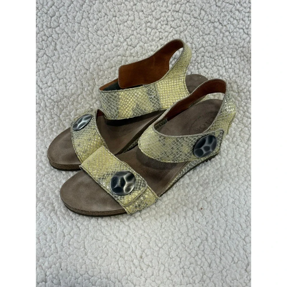 Taos Women 3209 Wedge Sandals Yellow Snakeskin Print Leather‎ Metallic Size 40